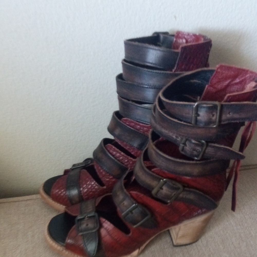 Stylish Lace-Up Leather Boots in Brown and Red